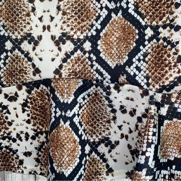 Nasty Gal Taupe Snake Print Flippy Hem Mini Skirt High Rise Y2K Size 6 - Picture 3 of 5